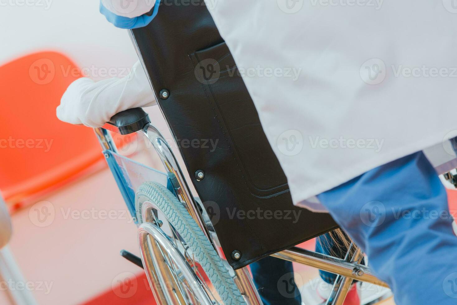 maschio lavoratore su commerciale lavoro luogo. foto