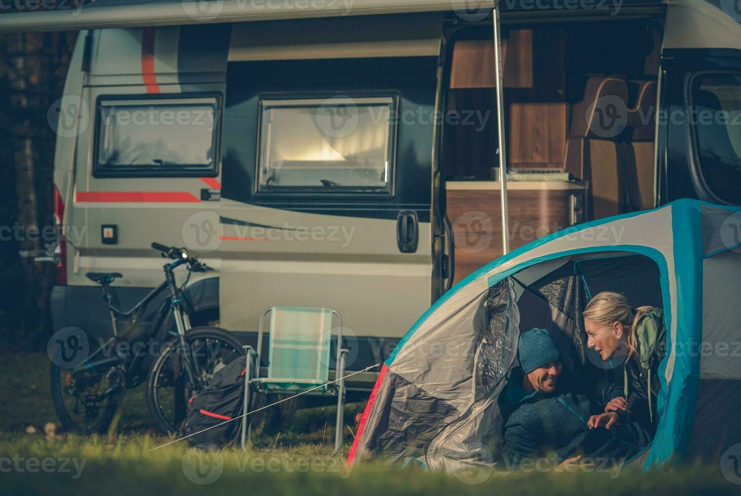 romantico tenda campeggio foto