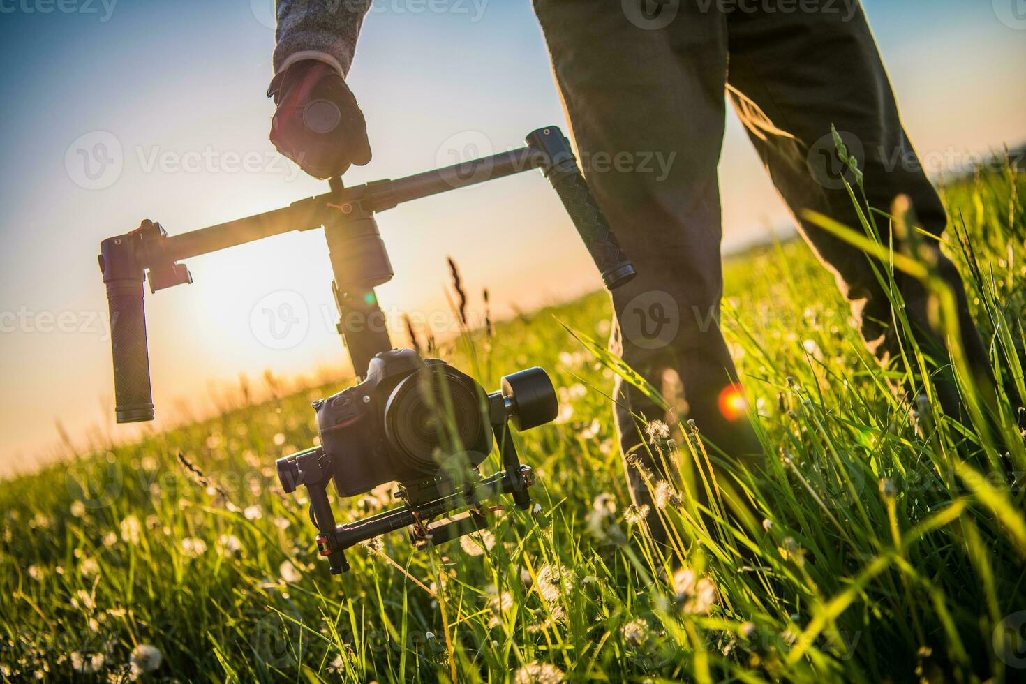 compatto video telecamera su gimbal stabilizzatore foto