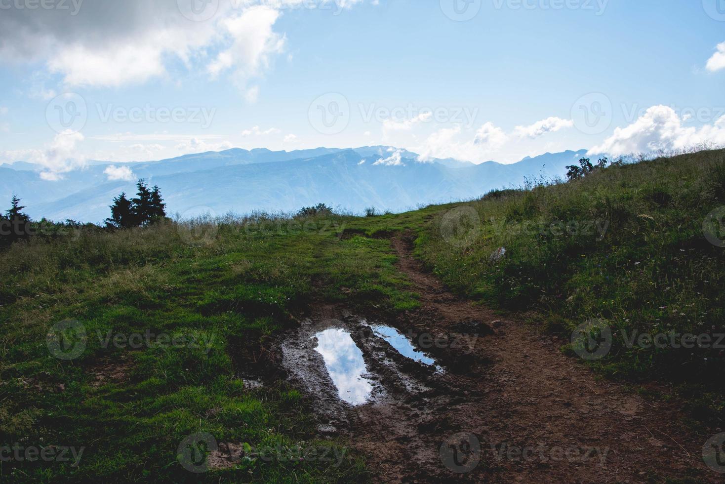 paesaggio sul monte altissimo di nago a trento, italia foto