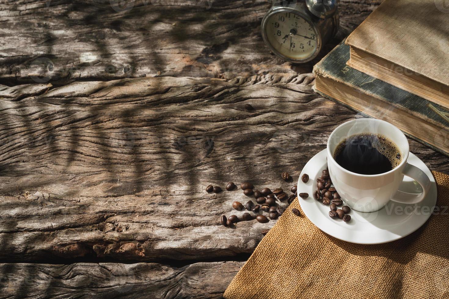 tazza di caffè su legno vecchio foto