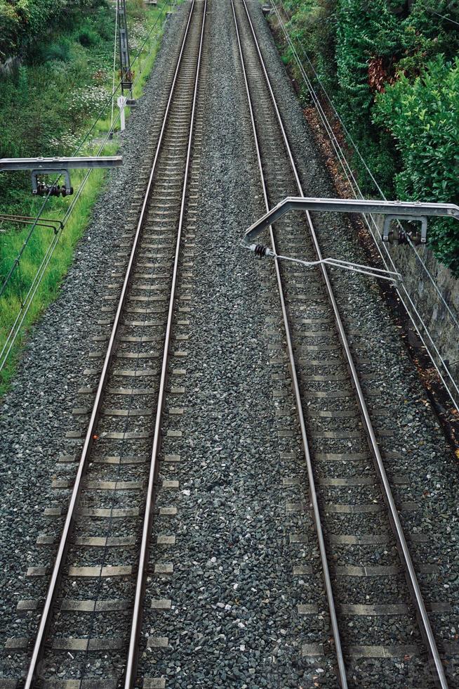 binario ferroviario del treno nella stazione foto