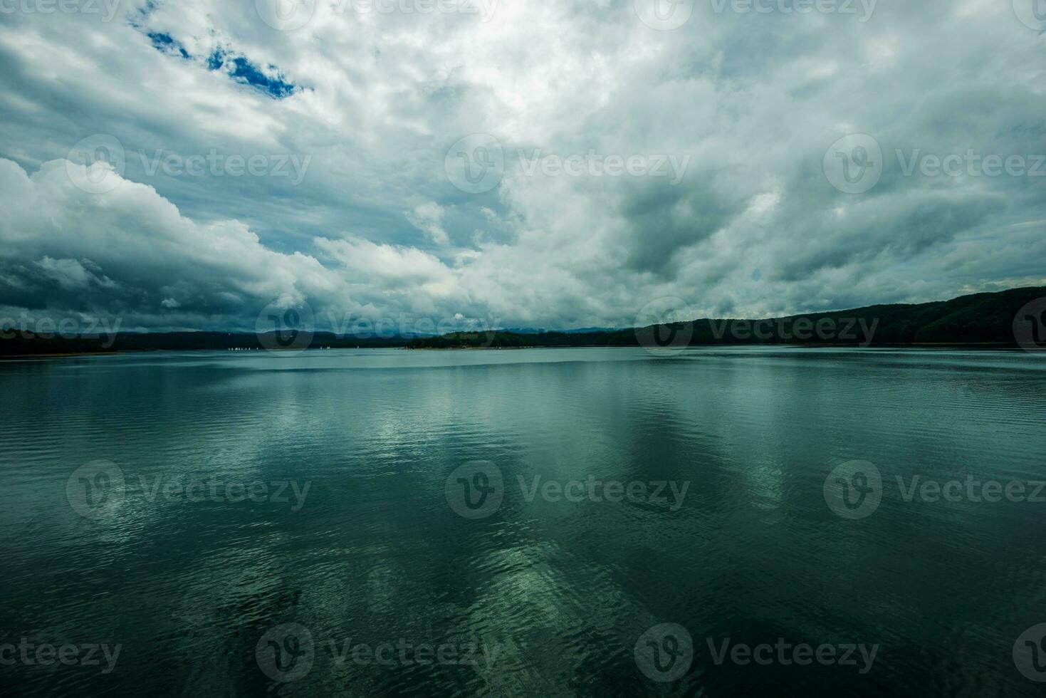 tempestoso lago scenario foto