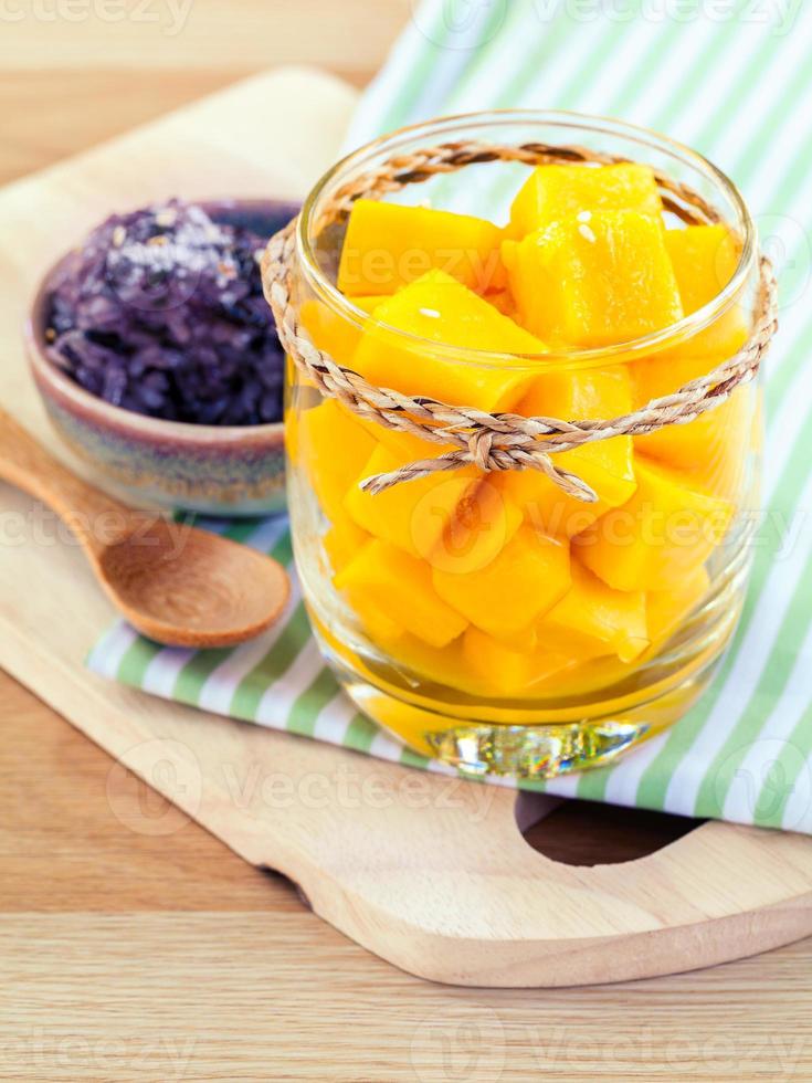 mango con riso appiccicoso, il dolce più popolare della thailandia foto