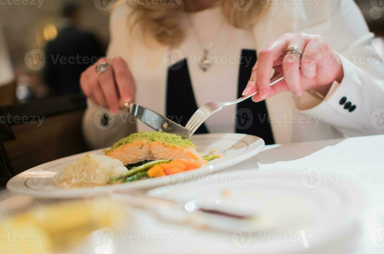 elegante ristorante cena foto