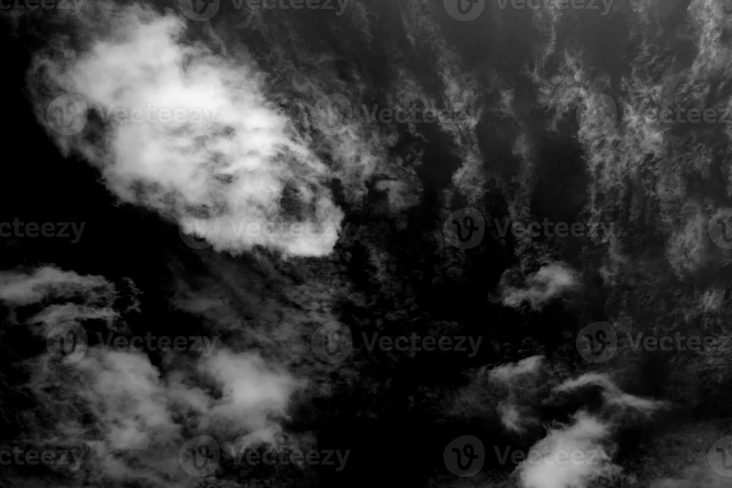 nuvola testurizzata, bianco astratto, isolato su sfondo nero foto