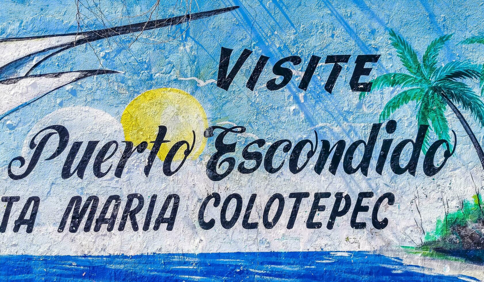 puerto escondido oaxaca Messico 2023 parete con graffiti arte disegni dipinti pesce puerto escondido Messico. foto