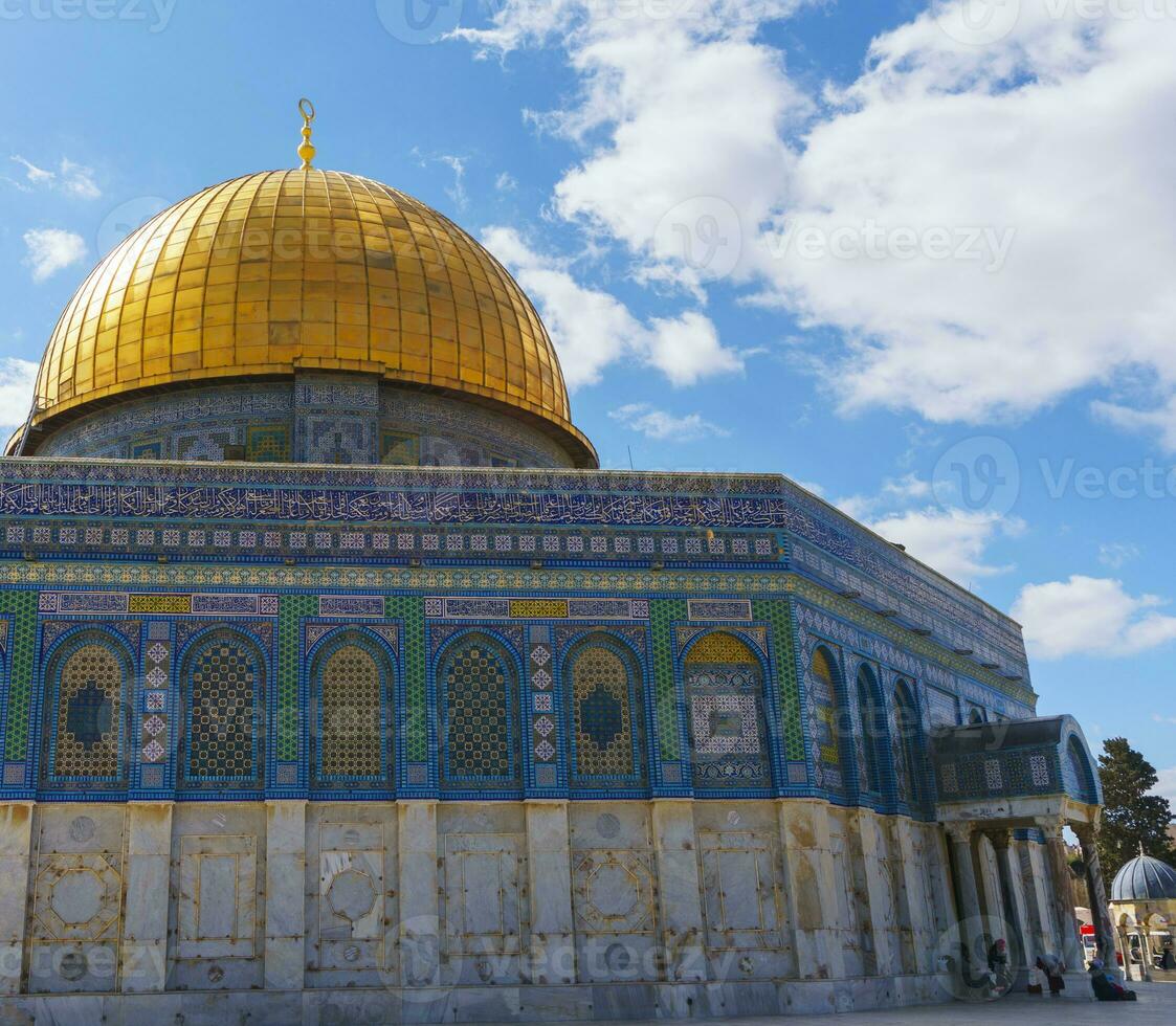 il cupola di il roccia nel alaqsa moschea, primo piano foto