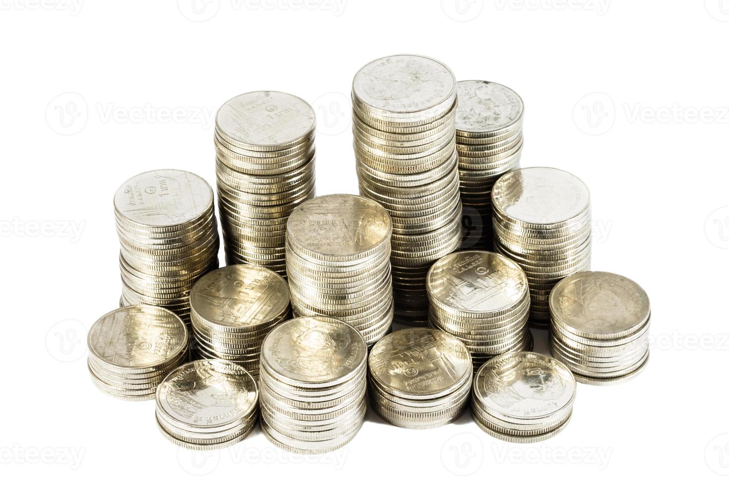 gruppo di monete tailandesi a su sfondo bianco isolato foto