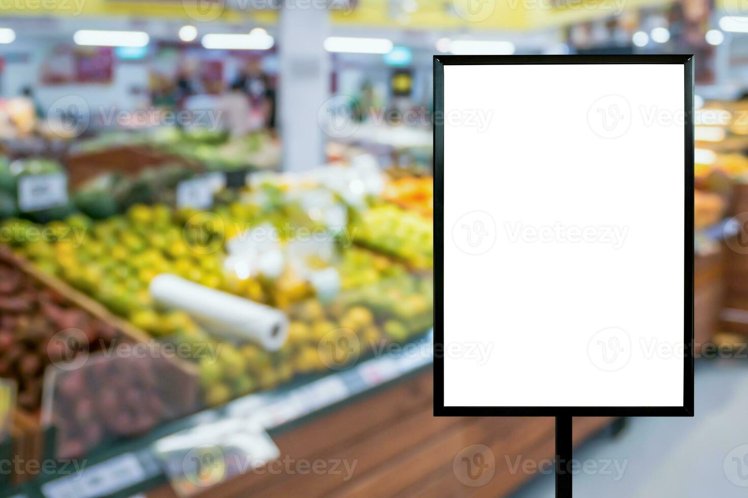 vuoto prezzo tavola con fresco cibo nel supermercato astratto sfocato sfondo foto
