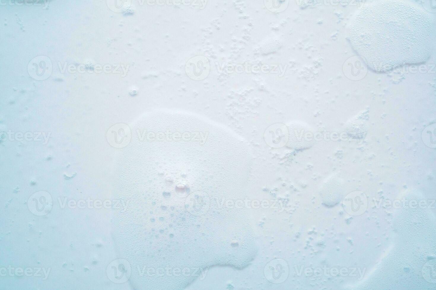 astratto bianca sapone schiuma bolle struttura su blu sfondo foto