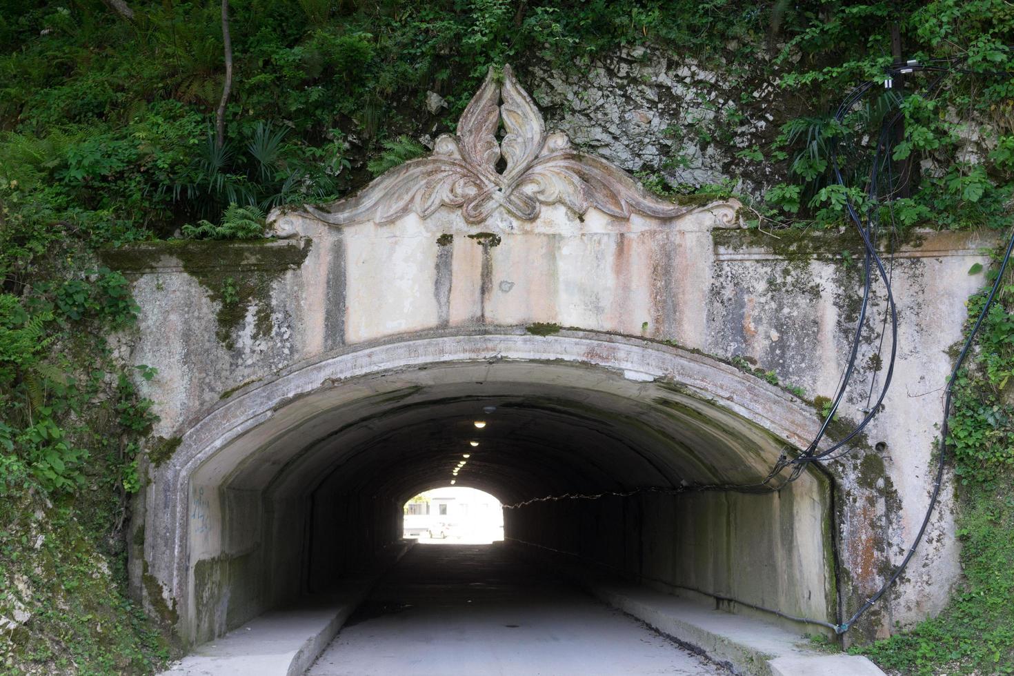 tunnel sotto la montagna foto