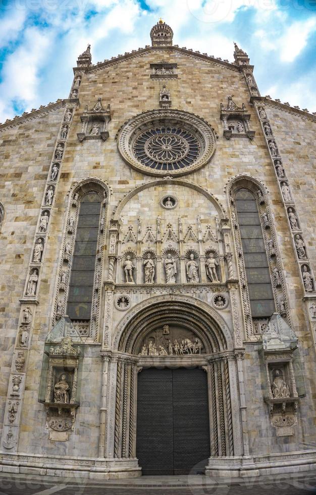 vista esterna della cattedrale di como foto