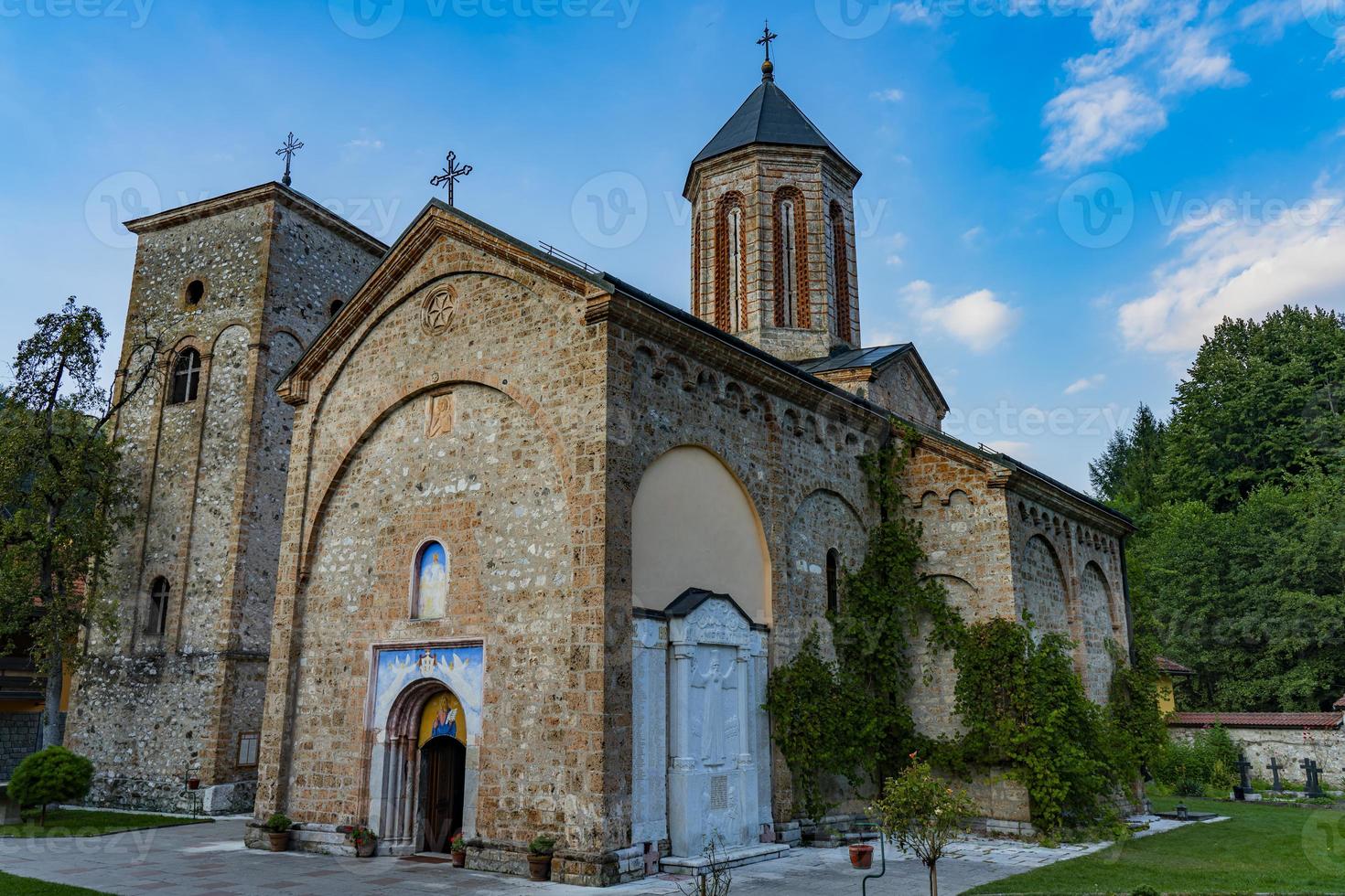 monastero di raca in serbia foto