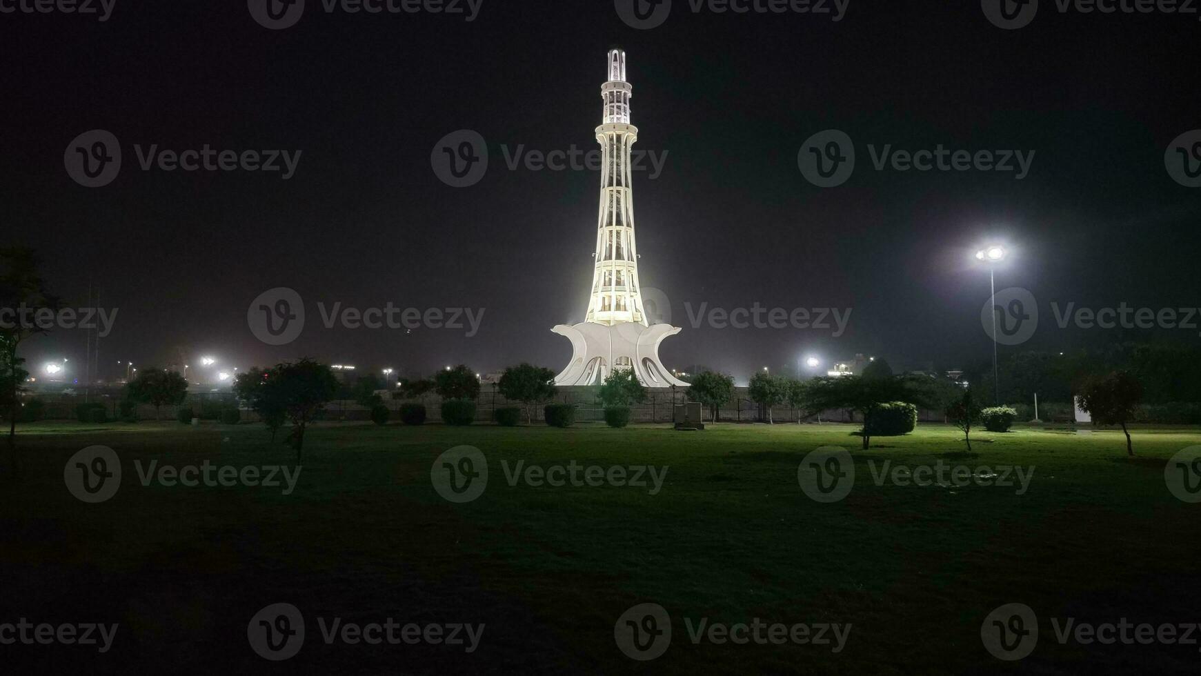 manar Pakistan mostrando suo bellezza a notte foto