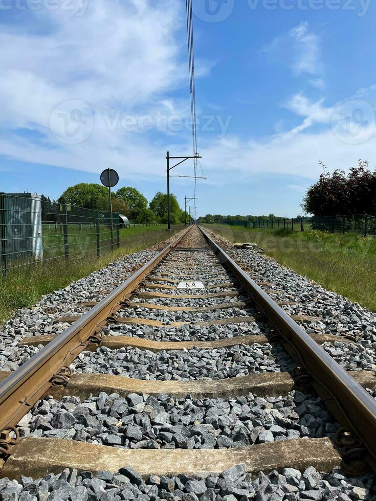 catturare il ipnotizzante bellezza di treno brani attraverso sbalorditivo fotografia, rivelatrice un' mondo di infinito possibilità e travolgente momenti foto