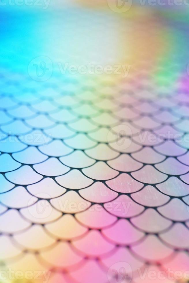 una macro sorprendente e vibrante di superficie iridescente con texture in scala come sfondo foto