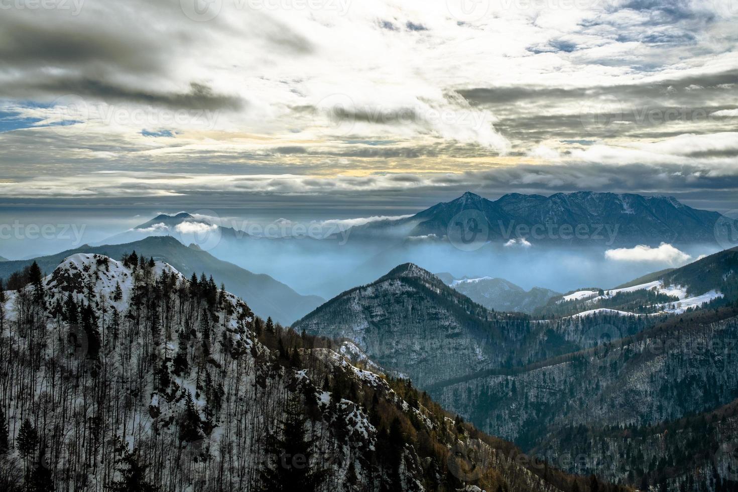 paesaggio di montagna due foto