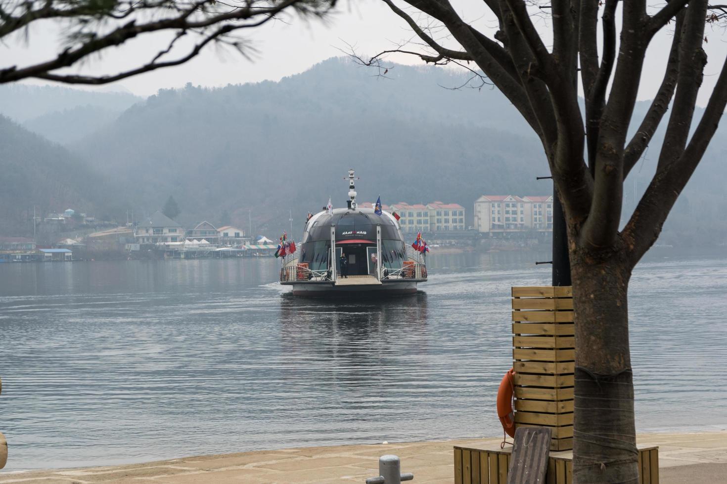 gangwon-do, corea 2016 - nave passeggeri per i turisti in tutta l'isola foto