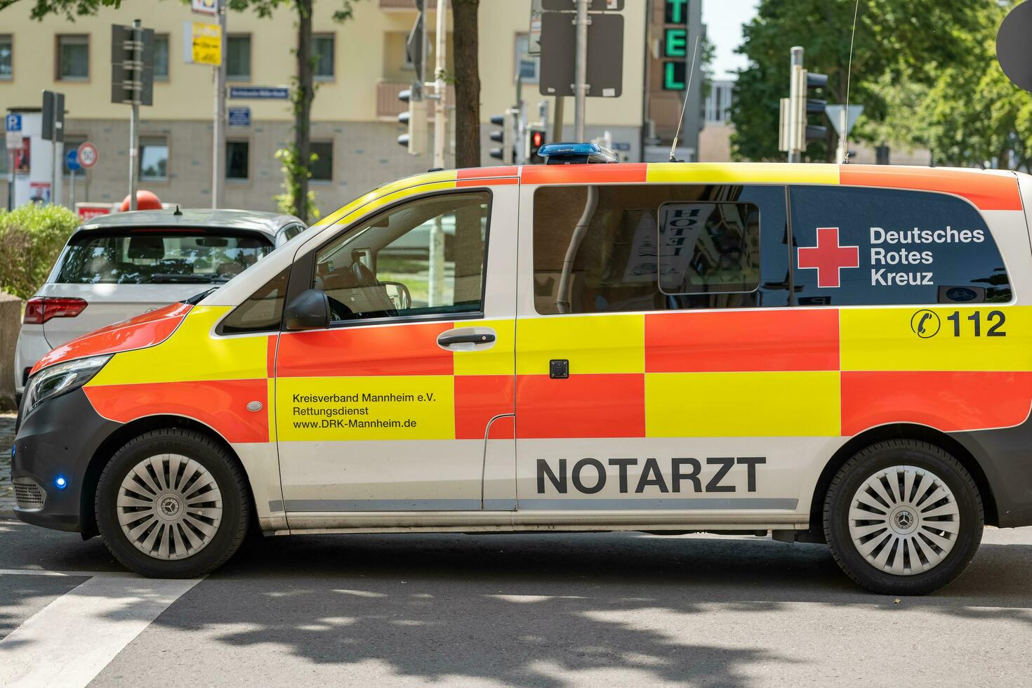 mannheim, Germania - Maggio 28, 2023 emergenza ambulanza nel il città foto