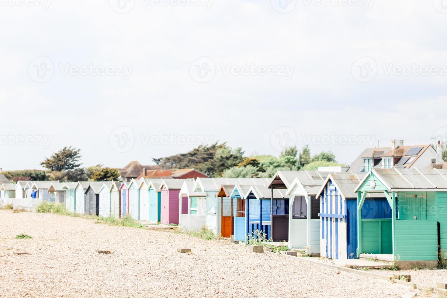 capanne sulla spiaggia del canale della Manica foto