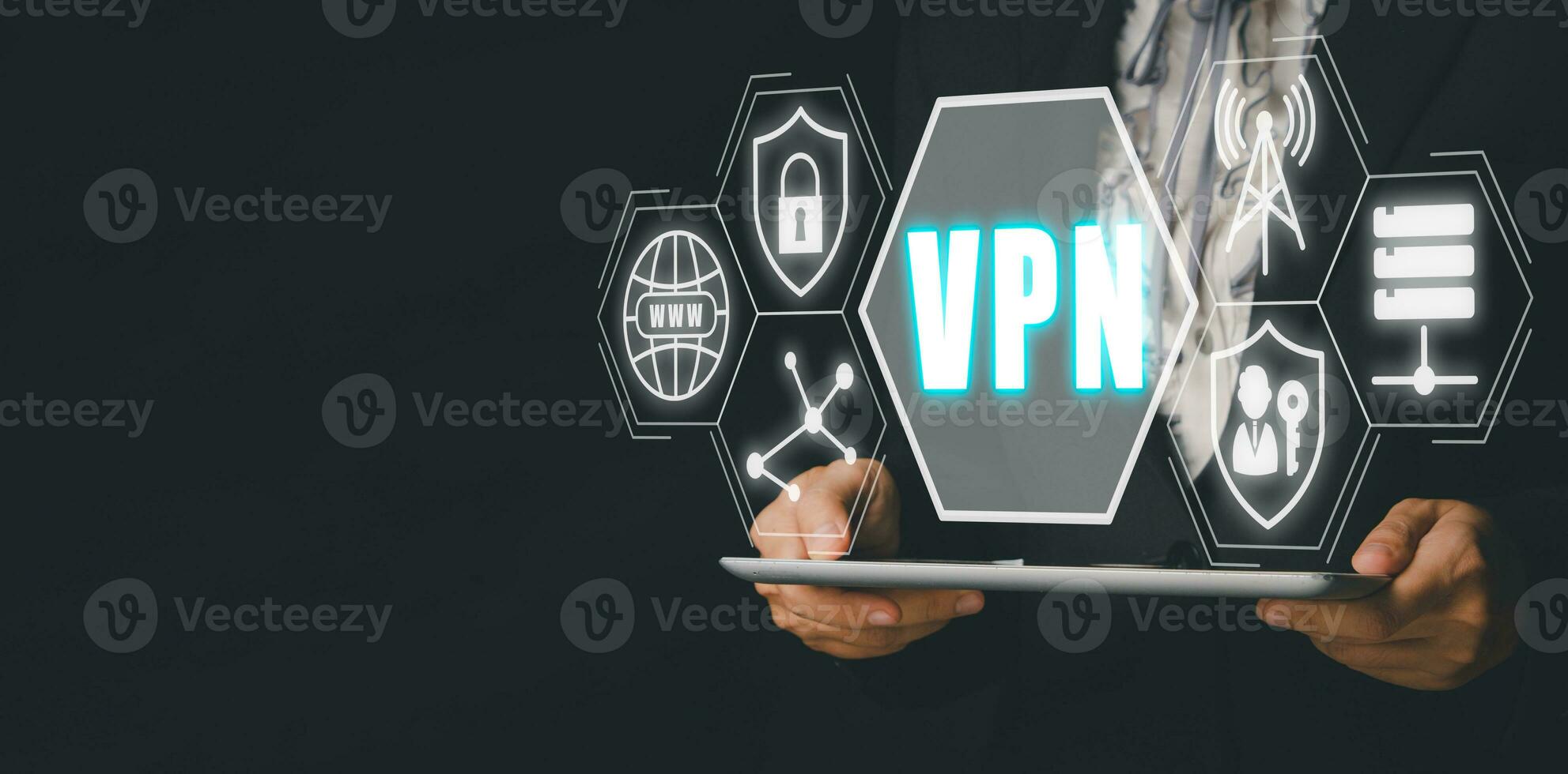 vpn virtuale privato Rete protocollo concetto, uomo mano utilizzando digitale tavoletta con vpn icona su vr schermo. foto
