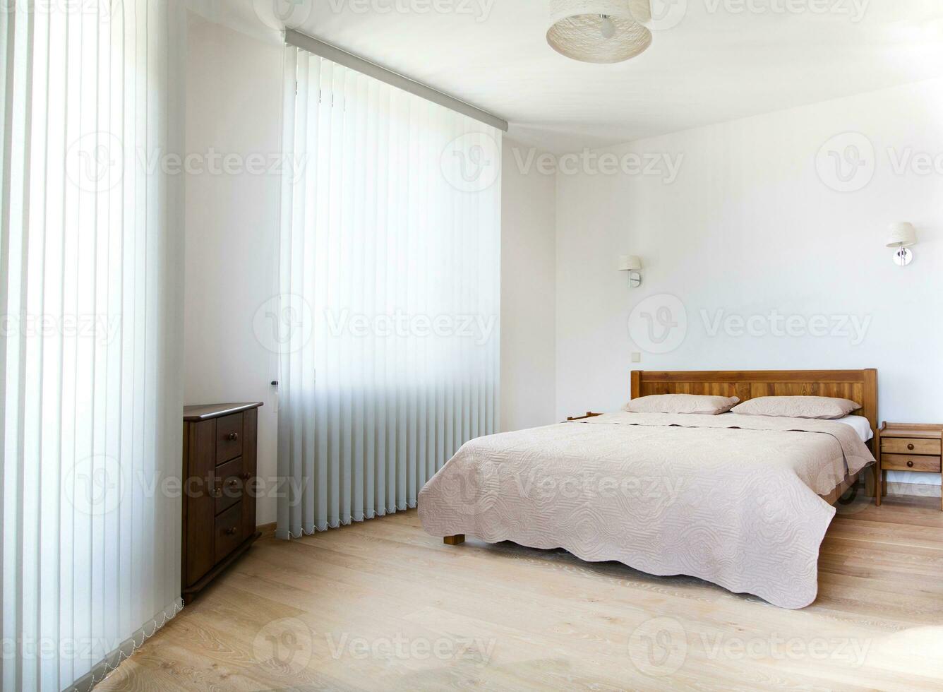 Visualizza su un' moderno semplice Camera da letto. foto