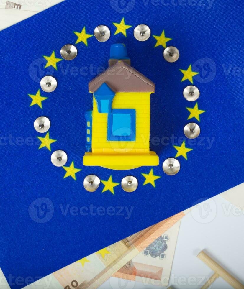 europeo bandiera, casa e valuta.sfondo foto