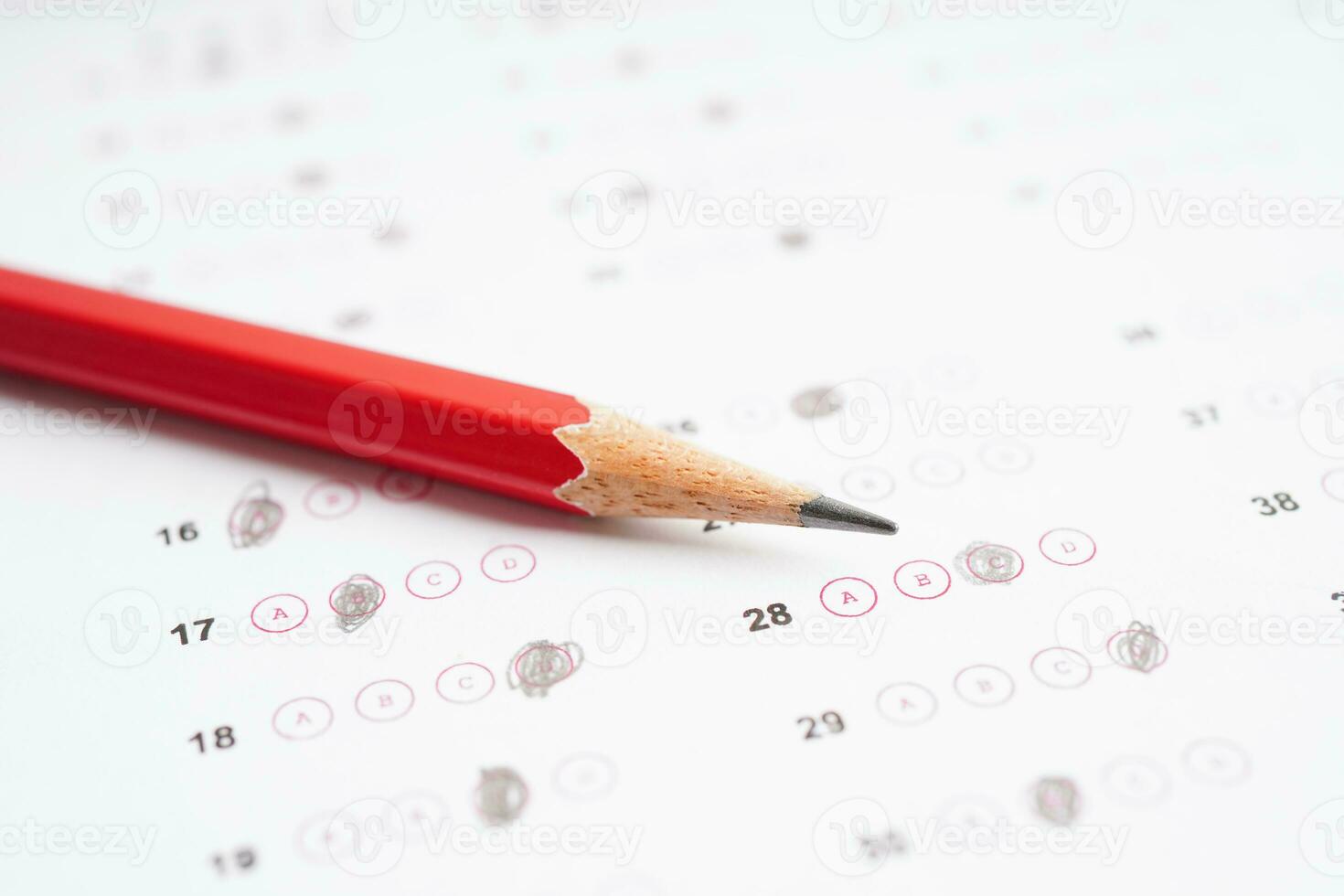 risposta lenzuola con matita disegno riempire per Selezionare scelta, formazione scolastica concetto. foto