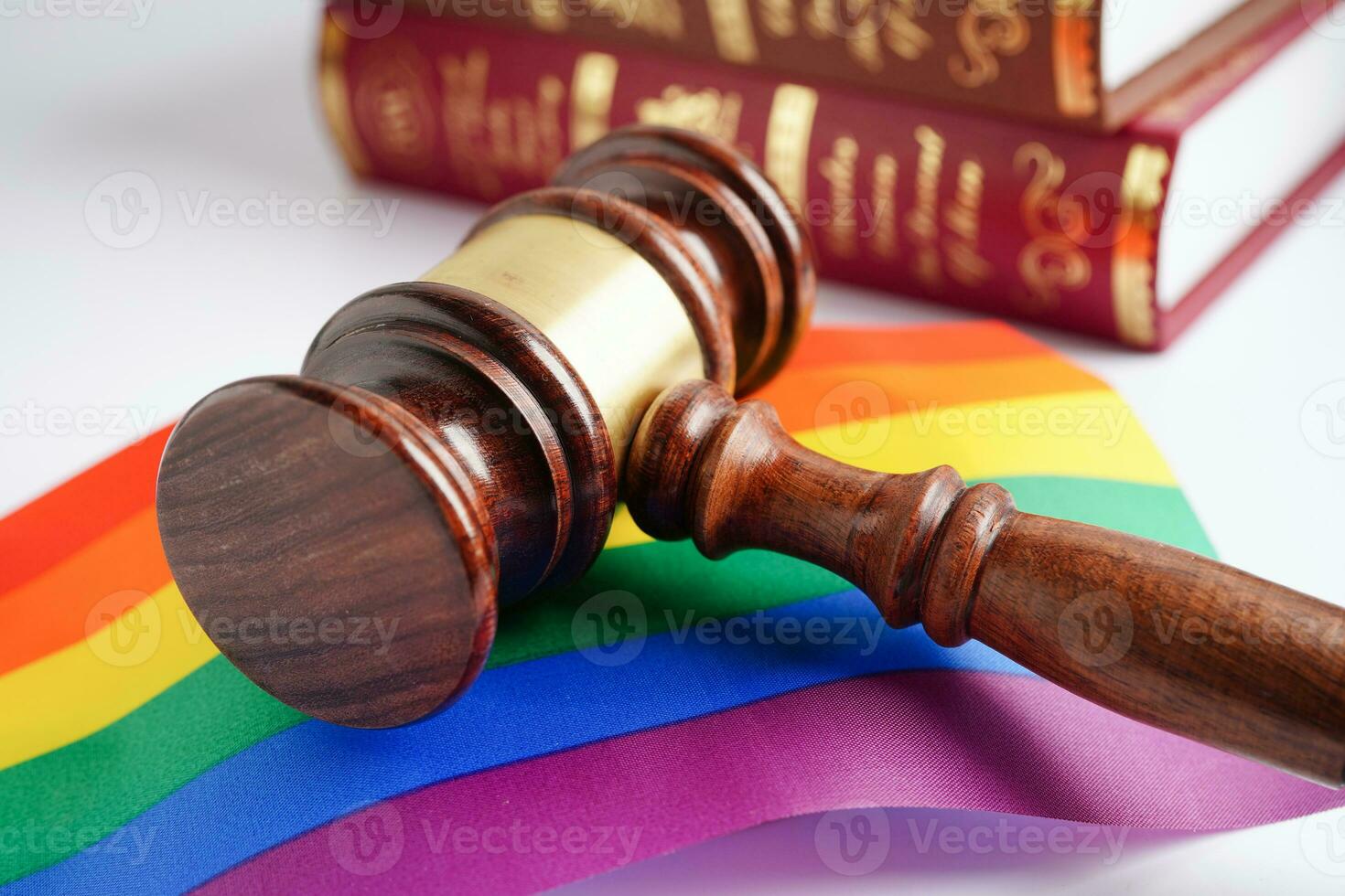 lgbt bandiera, arcobaleno colore amore simbolo, orgoglio mese nel giugno, vettore illustrazione. foto