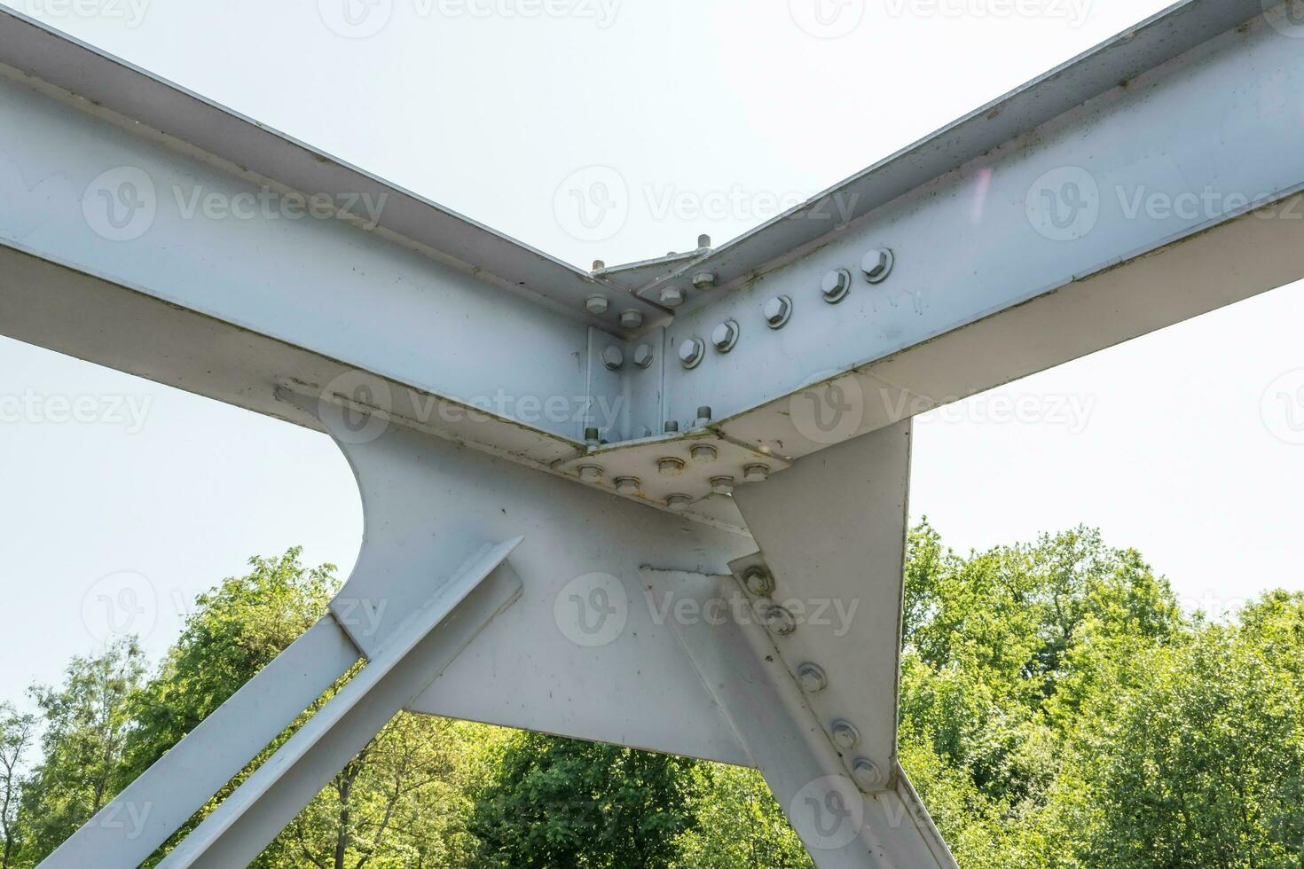 bulloni e noccioline su metallo piatti di acciaio struttura di pesante dovere dritto traversa di telaio e ponte supporto foto