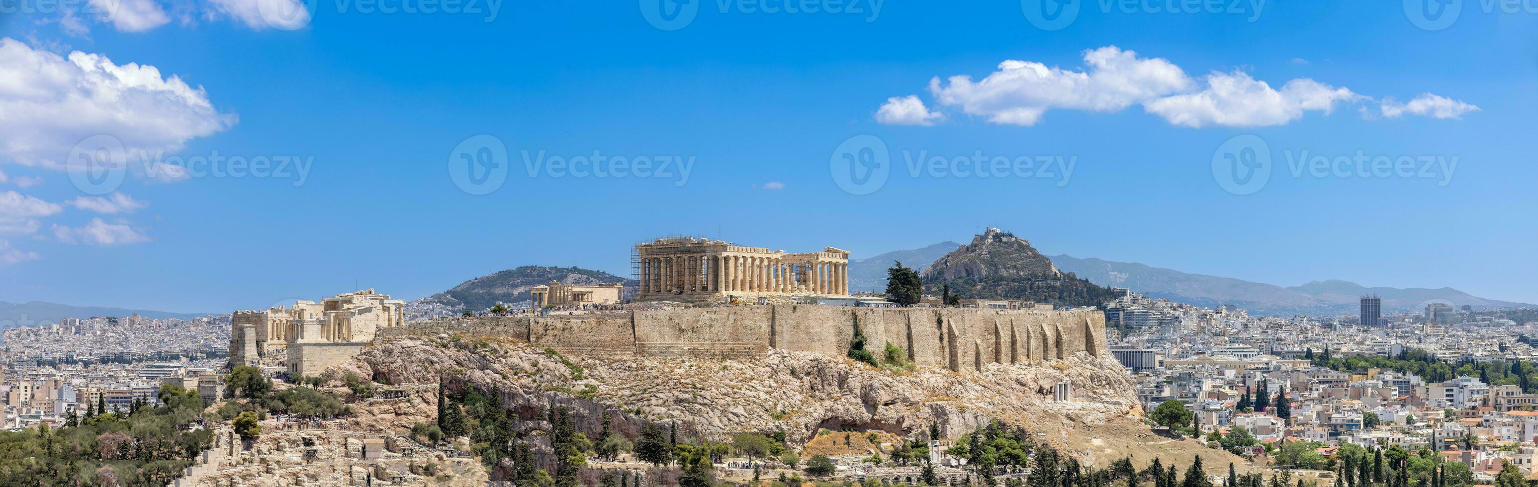antico punto di riferimento cittadella acropoli di Atene visto a partire dal il collina di il muse, filopappo collina foto
