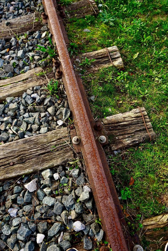 vecchio binario ferroviario nella stazione foto