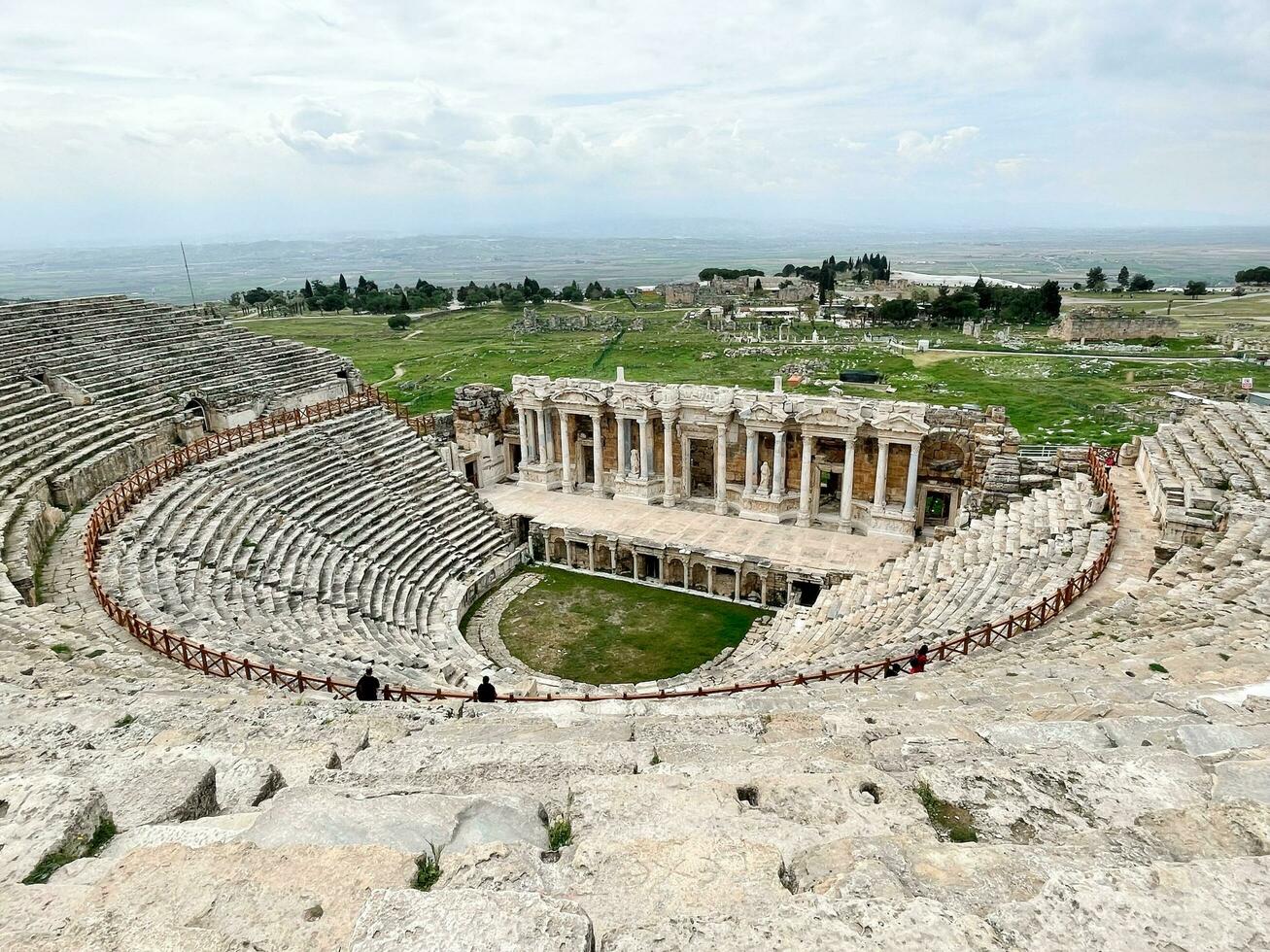 hierapolis antico città nel pamukkale denizli, turkiye 12 aprile 2023 foto