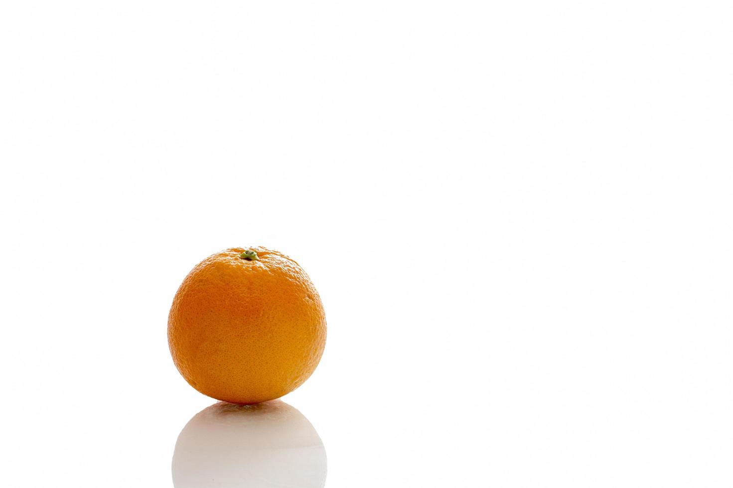 isolato arancione su sfondo bianco foto