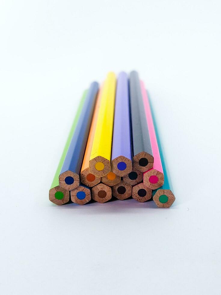 pila di colorato matite foto