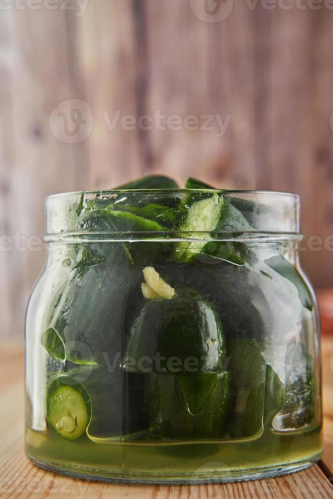 concetto di cibo vegetariano conservato fermentato foto