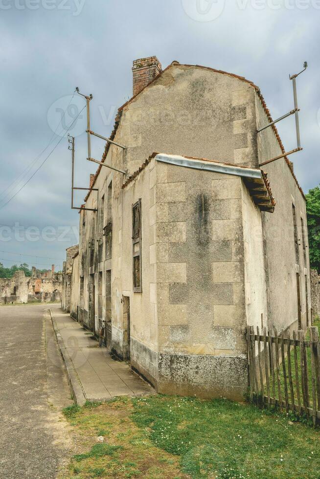 vecchio rovine di oradou-sur-glane, Francia foto