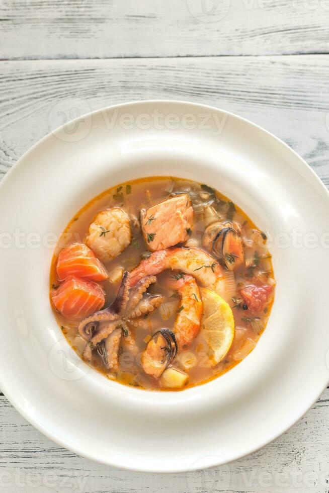 ciotola di bouillabaisse foto