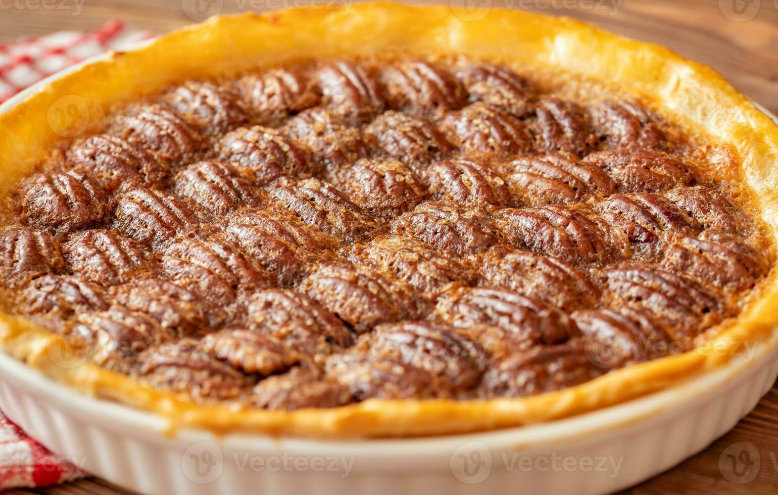 primo piano della torta di noci pecan foto