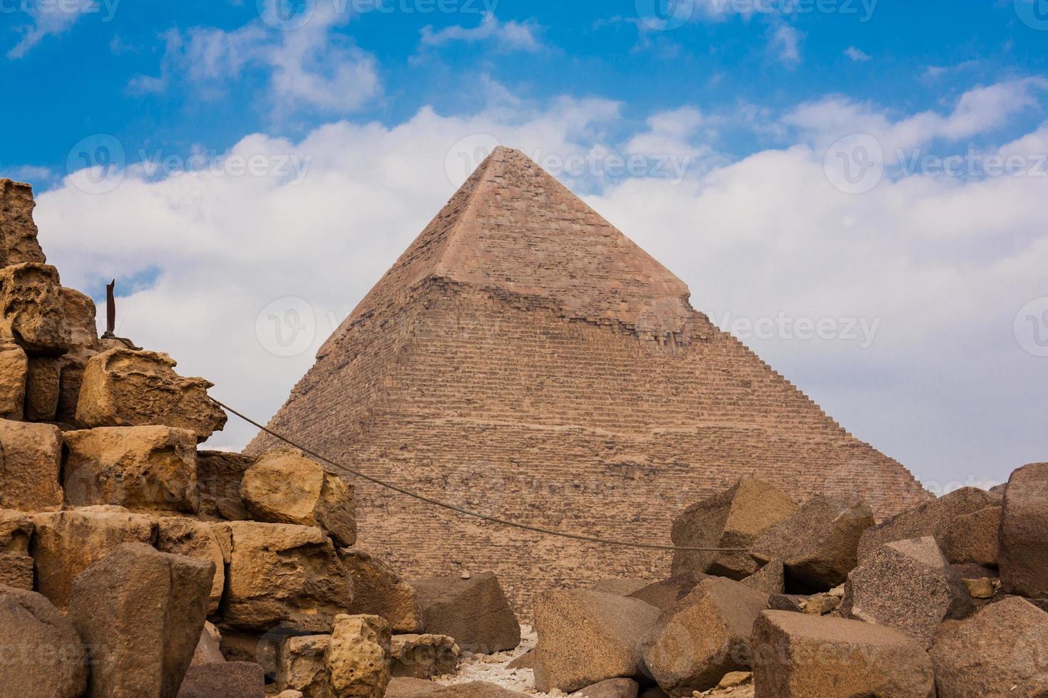 la grande piramide e la grande sfinge sull'altopiano di Giza foto