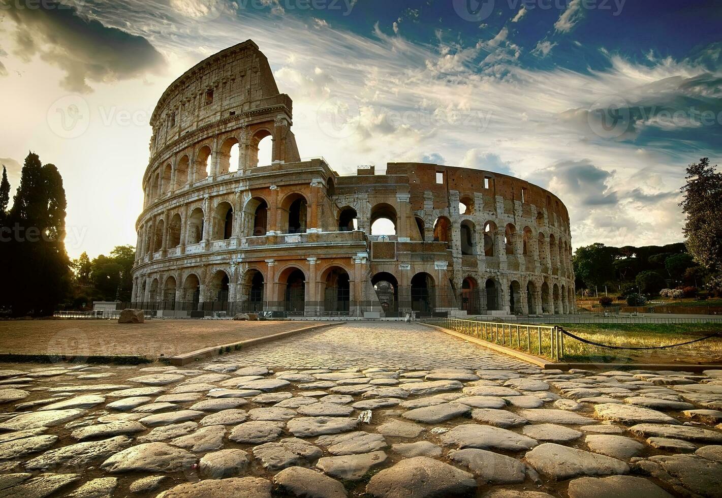 alba al di sopra di colosseo foto