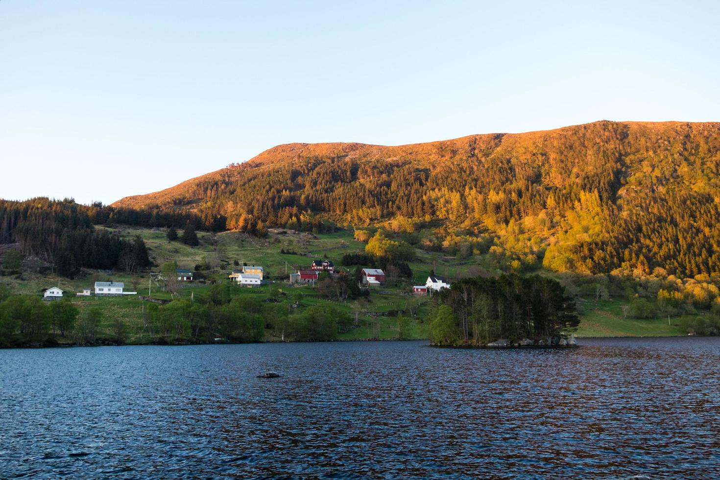 villaggio dell'isola in norvegia foto