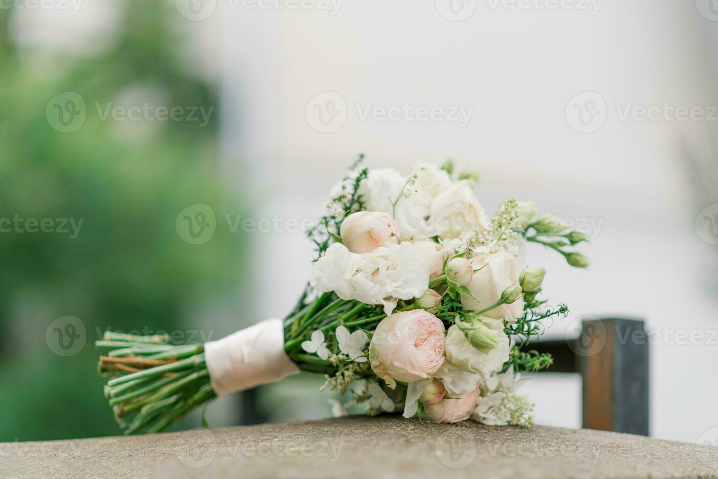 bellissimo bridal mazzo di Rose e eustoma avvicinamento. foto