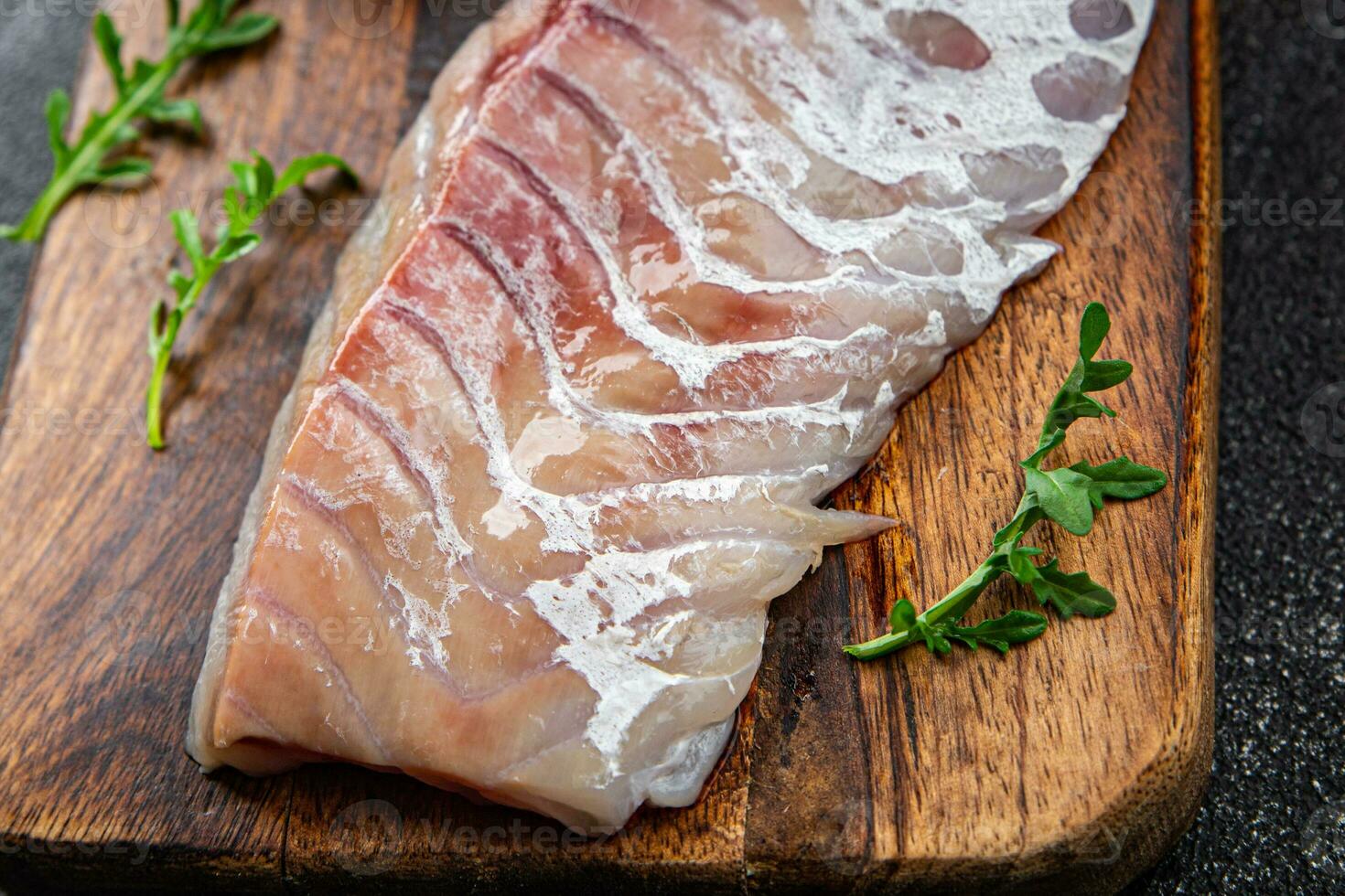 filetto di bianca pesce senza pelle e ossatura fresco frutti di mare salutare pasto cibo merenda su il tavolo copia spazio cibo sfondo rustico superiore Visualizza pescatoriano dieta foto