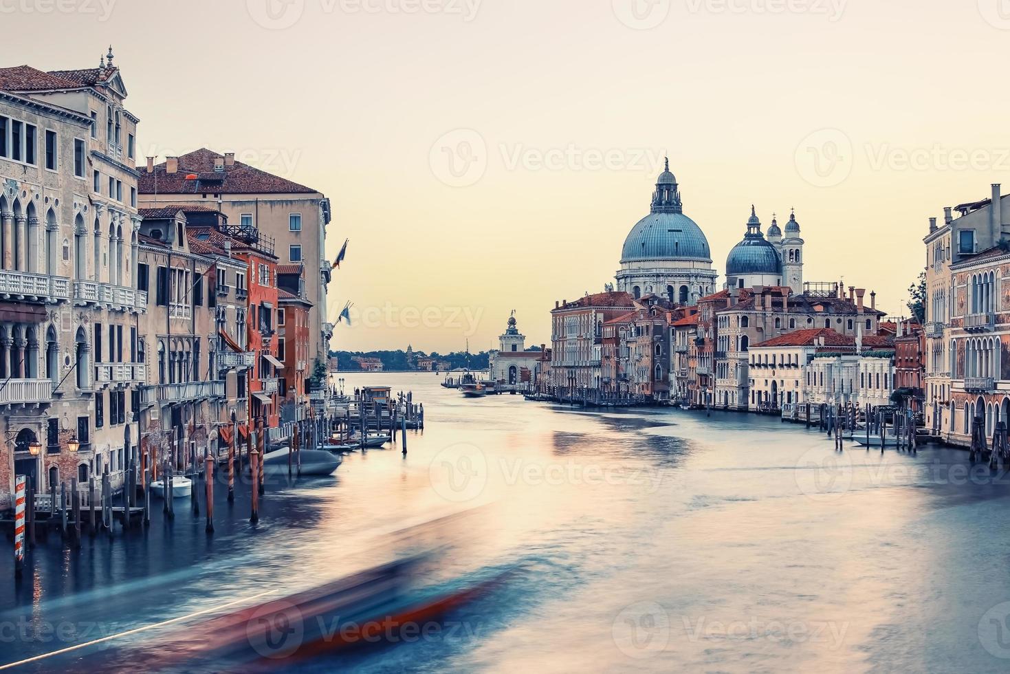 la città di venezia al mattino italia foto