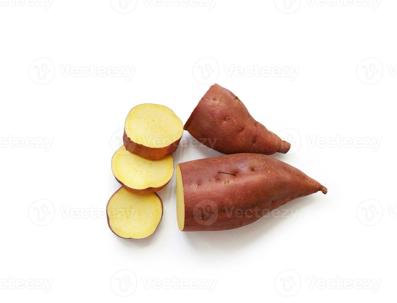 patata dolce isolata su sfondo bianco foto