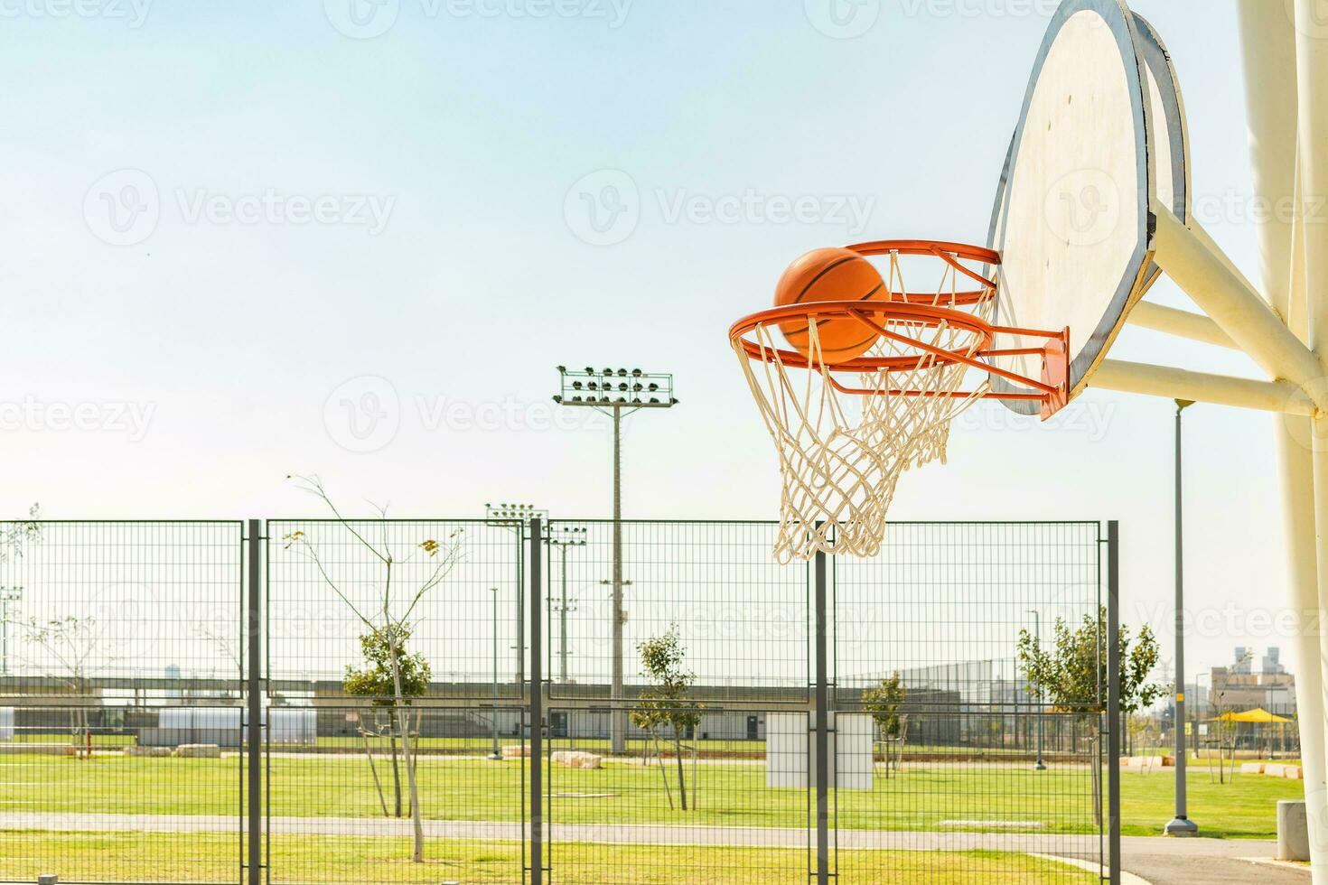 pallacanestro sbattere schiacciato. concetto di successo, punteggio punti e vincente foto