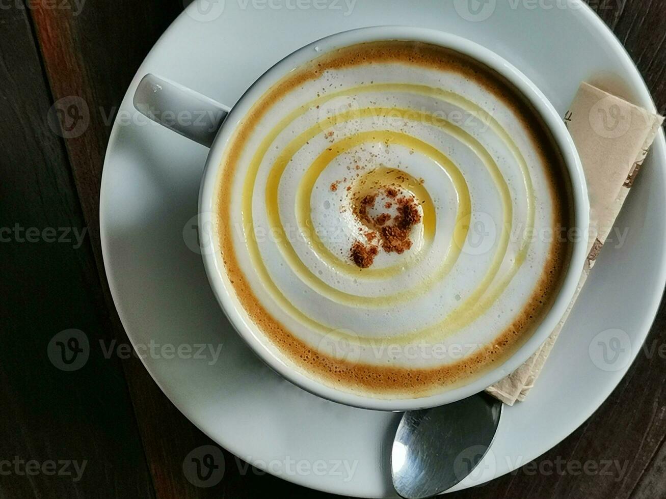 cappuccino caffè su di legno tavolo foto