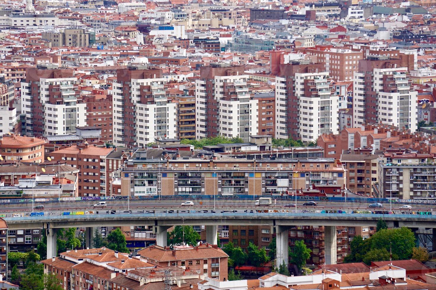 paesaggio urbano della città di bilbao spagna foto